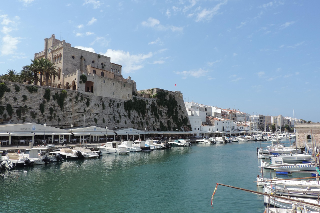 Buche jetzt Deine Reise im 3 Sterne-Hotel nach Menorca