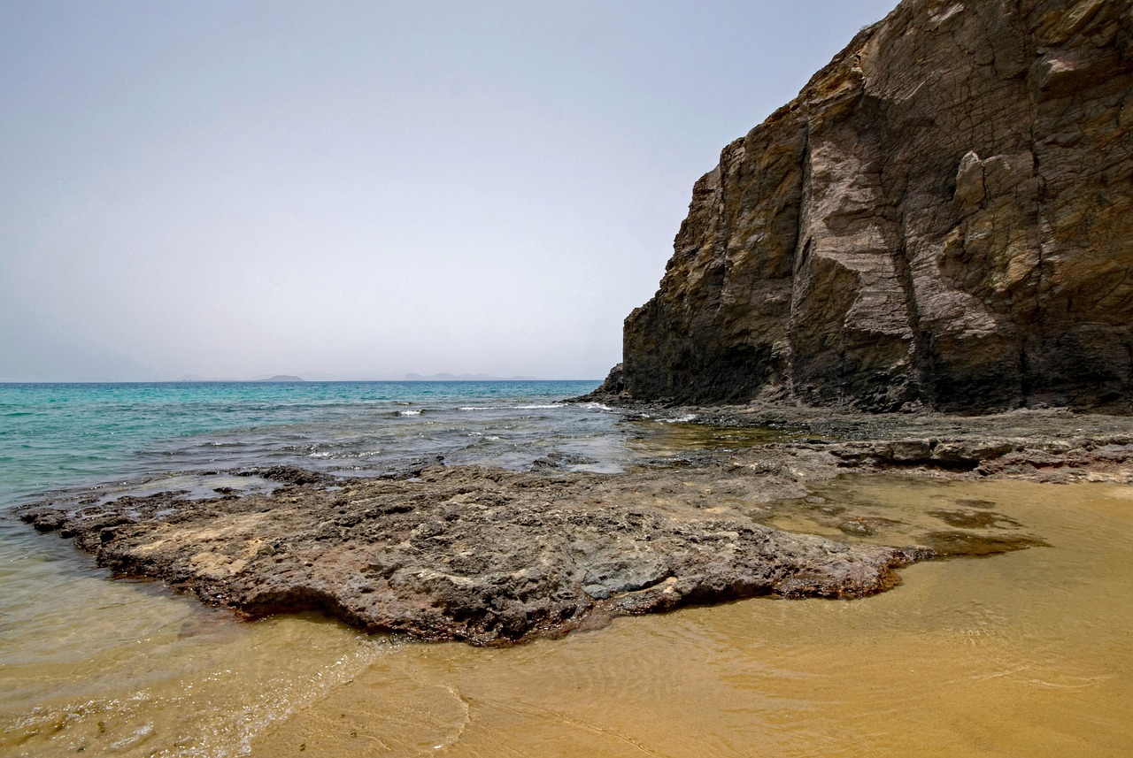 Buche jetzt Deine Reise im 4 Sterne-Hotel nach Lanzarote*