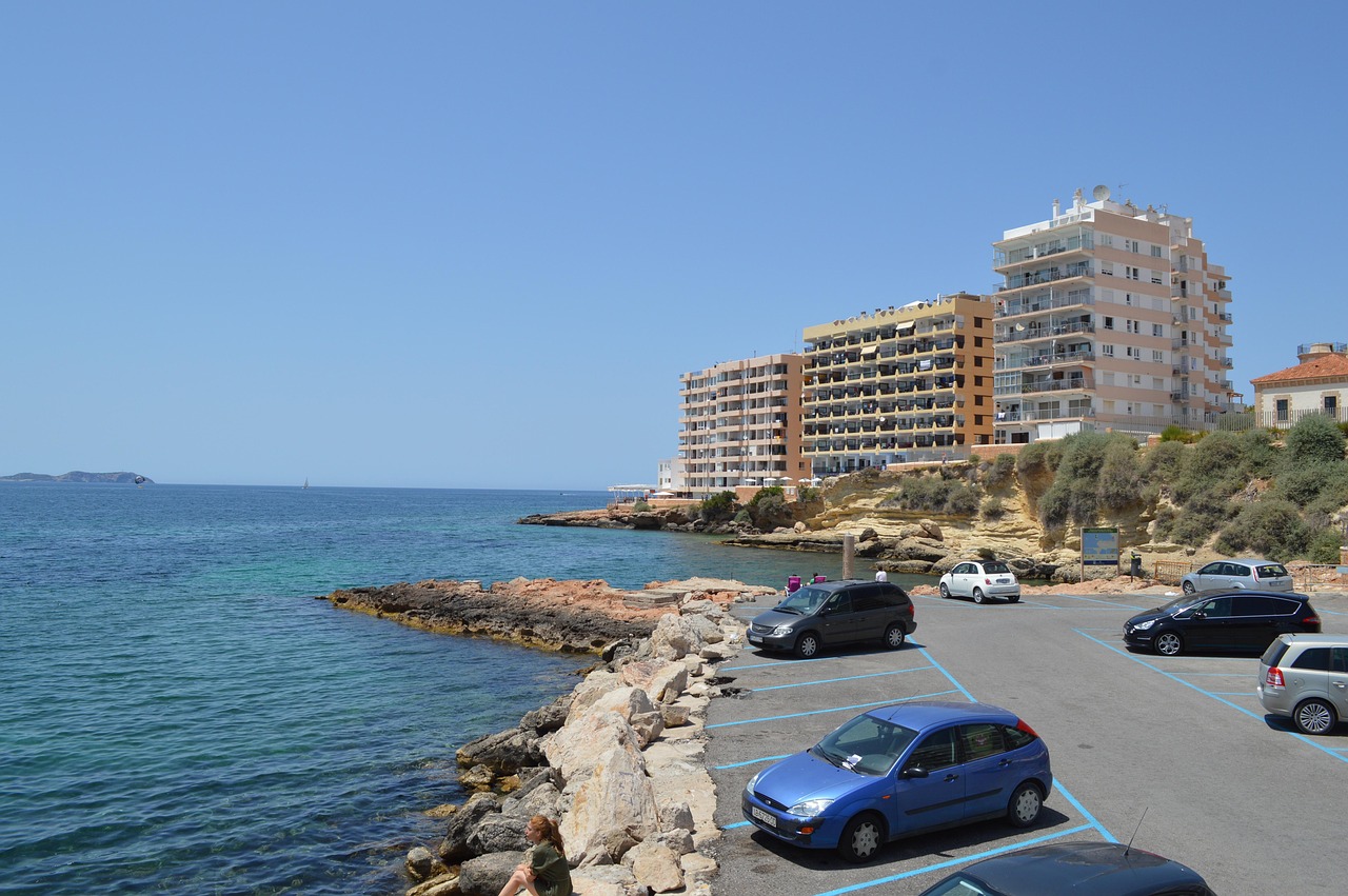Buche jetzt Deine Reise ab Düsseldorf nach Ibiza
