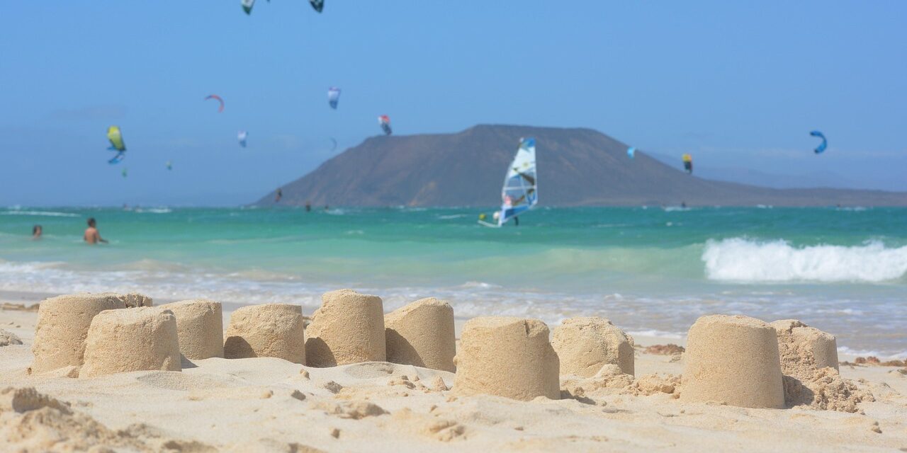 ben_kerckx-sand-castle-421483_1280